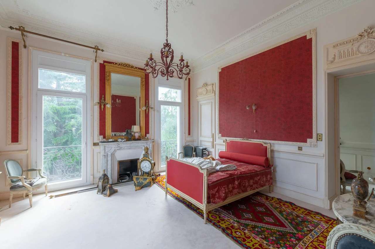 Magnificent, grand and spacious 1900' villa, which is ideally situated just