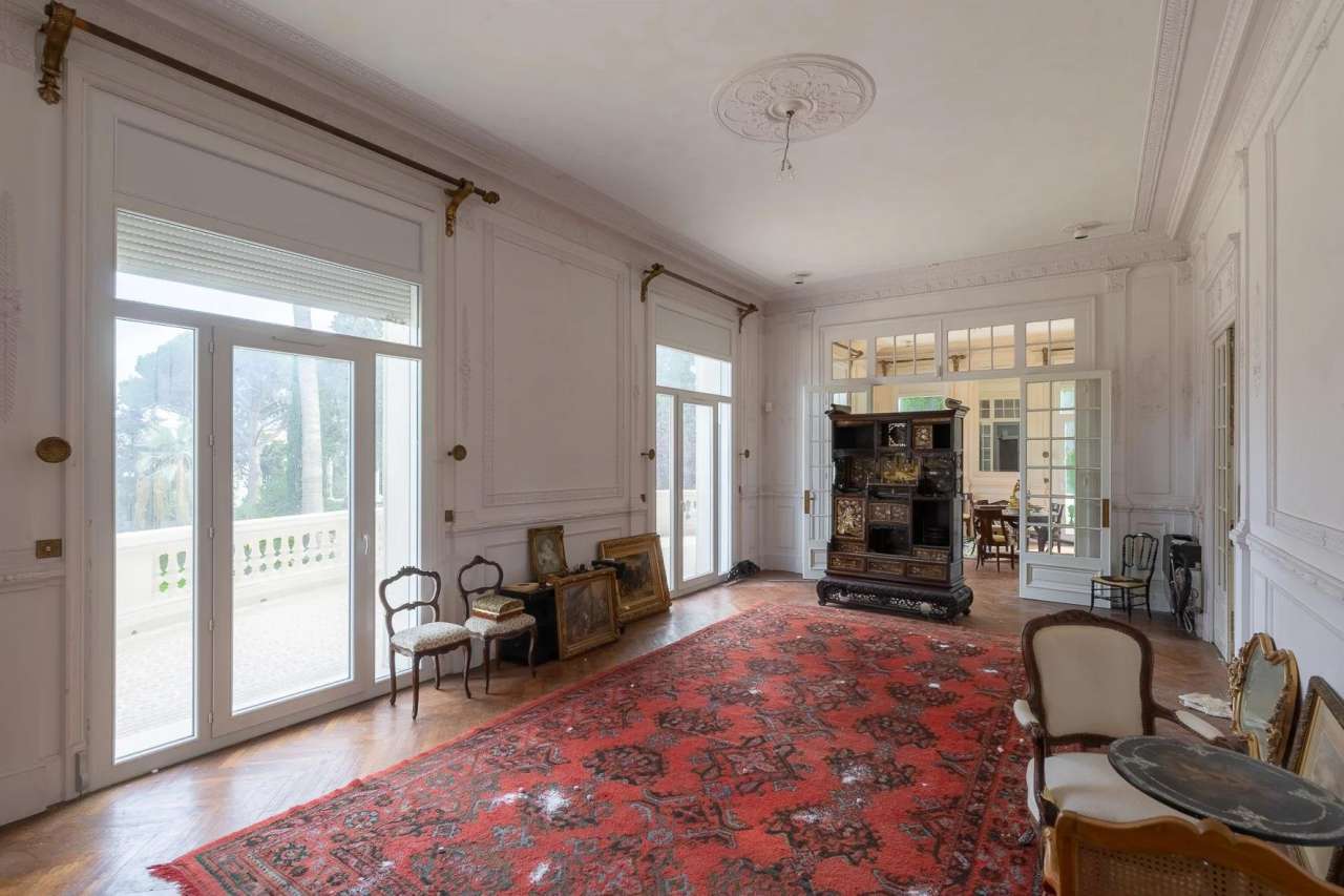 Magnificent, grand and spacious 1900' villa, which is ideally situated just