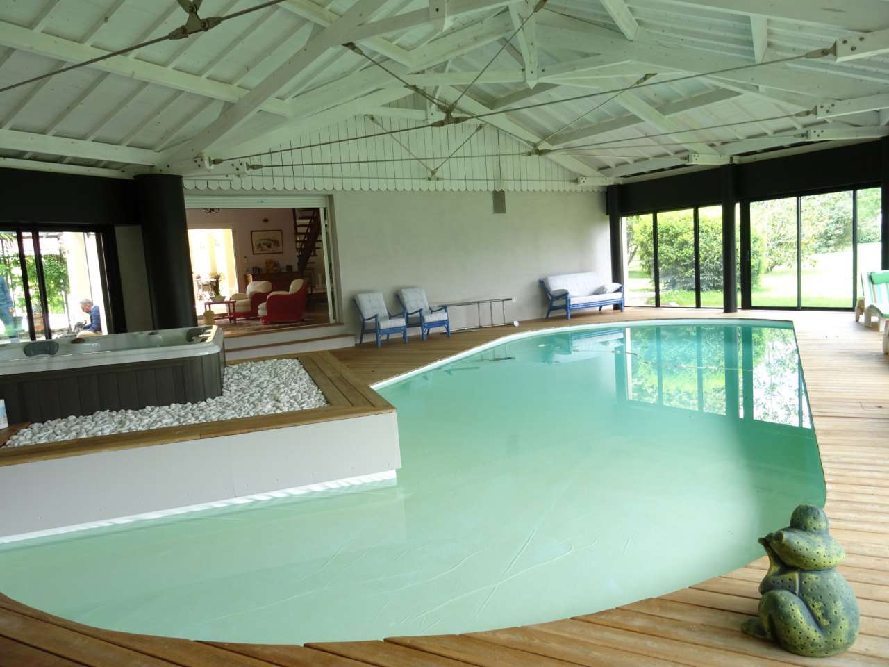 Nestling in nearly 6 acres of glorious land is this amazing 4 bedroom villa