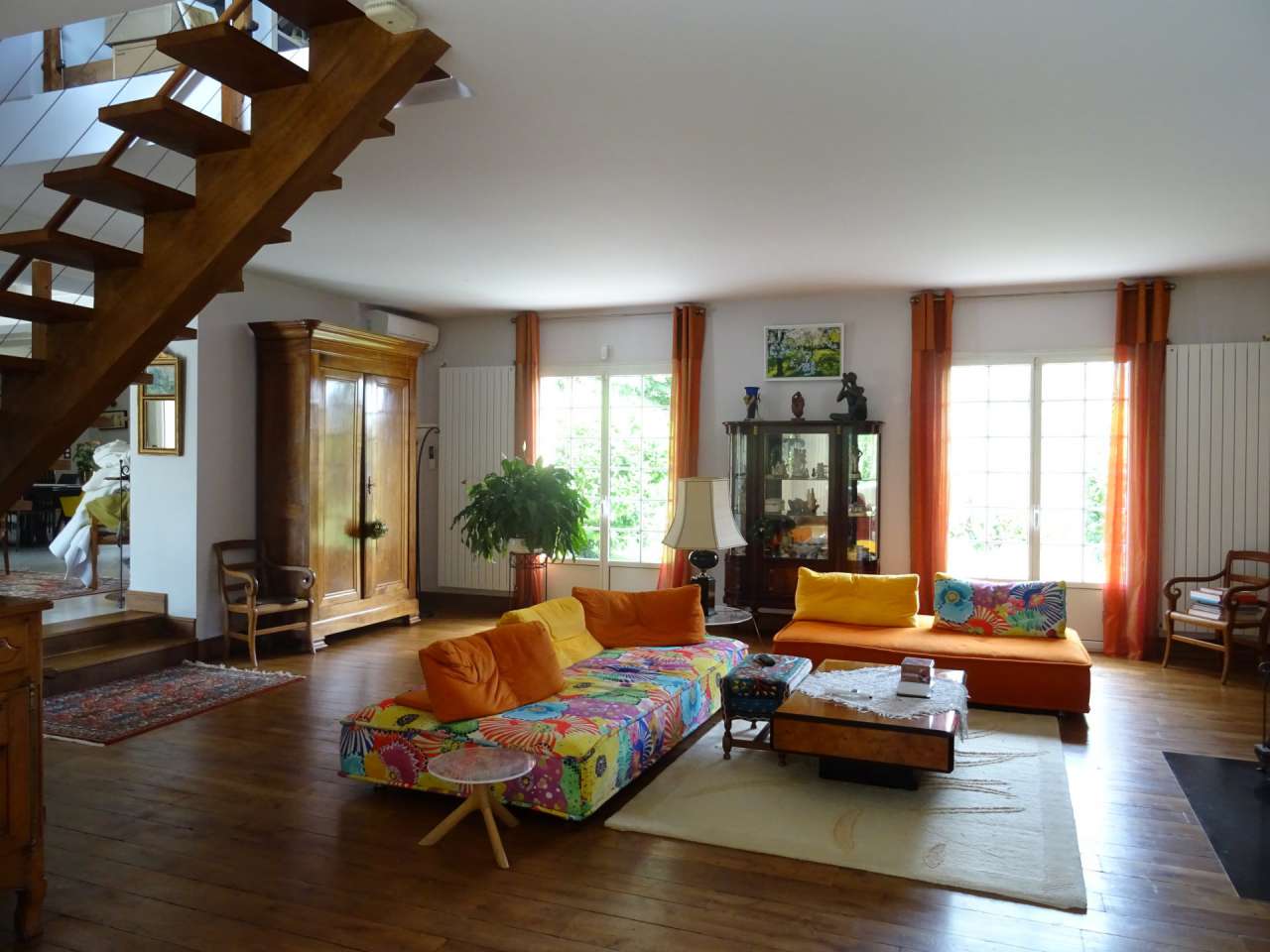 Nestling in nearly 6 acres of glorious land is this amazing 4 bedroom villa