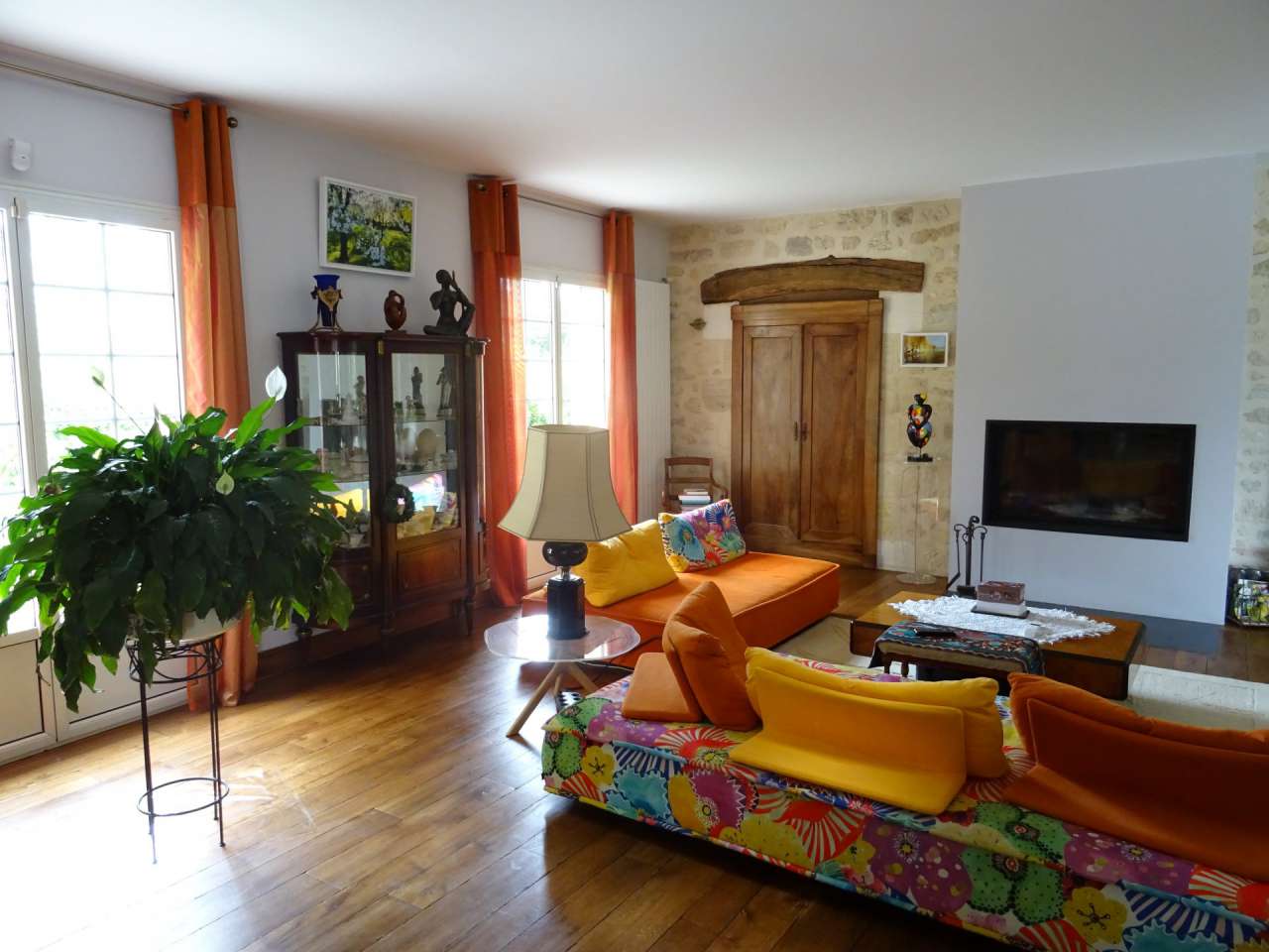 Nestling in nearly 6 acres of glorious land is this amazing 4 bedroom villa