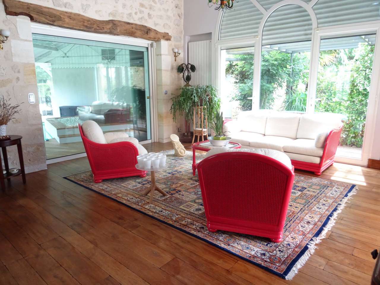 Nestling in nearly 6 acres of glorious land is this amazing 4 bedroom villa