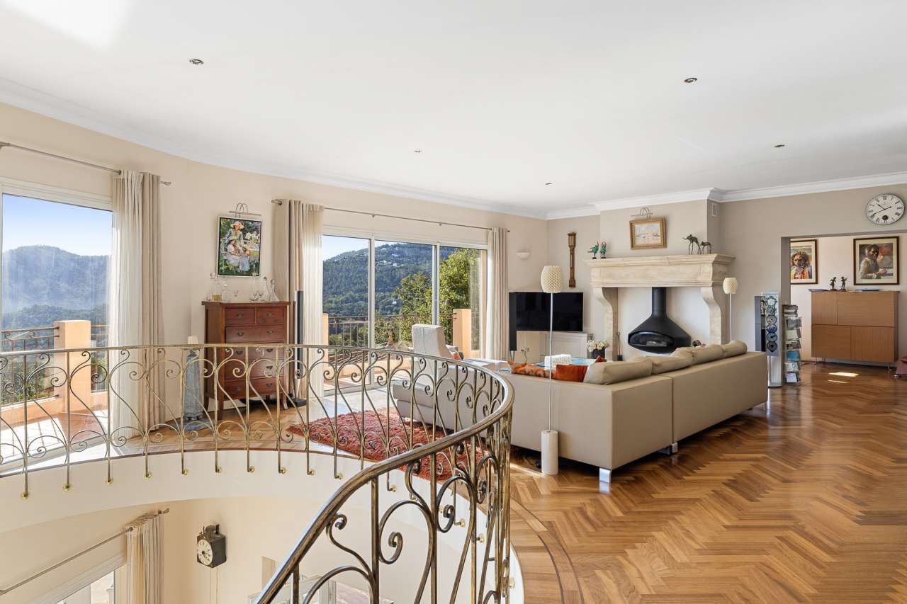 Luxurious newly built 4 bedroom villa, with a total spacious living area of