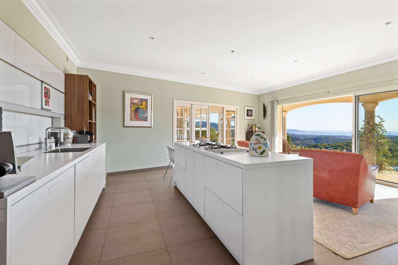 Luxurious newly built 4 bedroom villa, with a total spacious living area of