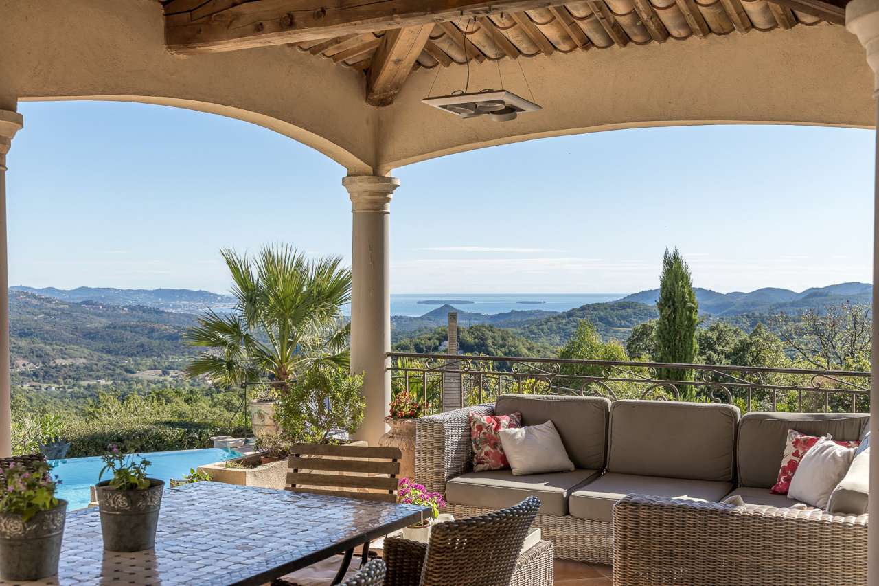 Luxurious newly built 4 bedroom villa, with a total spacious living area of