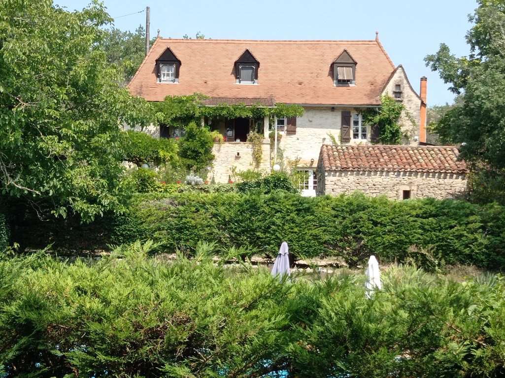 Superb opportunity for generating a good income, this lovely holiday chalet