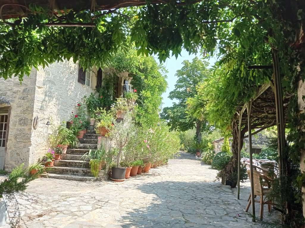 Superb opportunity for generating a good income, this lovely holiday chalet