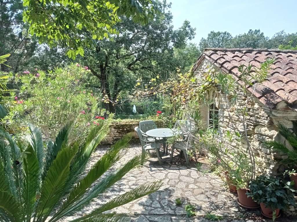 Superb opportunity for generating a good income, this lovely holiday chalet