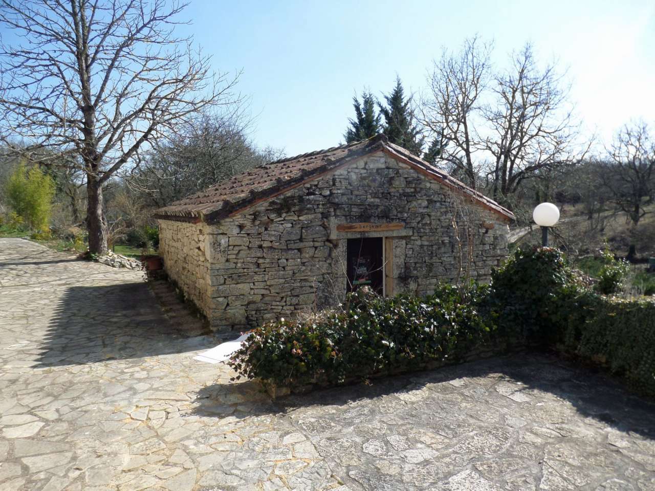 Superb opportunity for generating a good income, this lovely holiday chalet