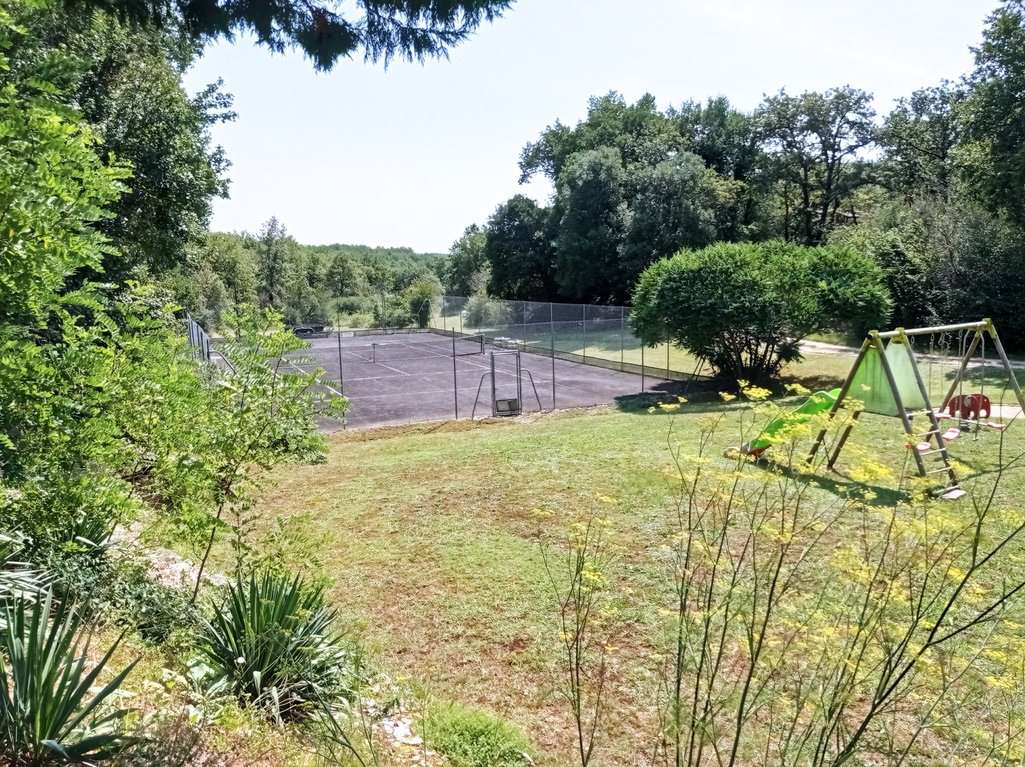 Superb opportunity for generating a good income, this lovely holiday chalet