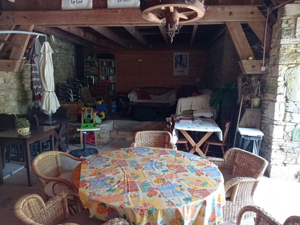 Superb opportunity for generating a good income, this lovely holiday chalet