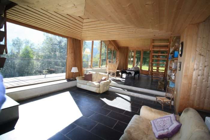 Unique 4 bedroom ski chalet located in a prime and protected setting in Sai