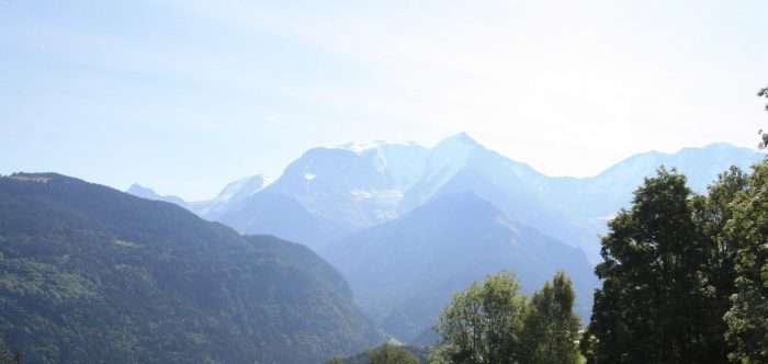 Unique 4 bedroom ski chalet located in a prime and protected setting in Sai