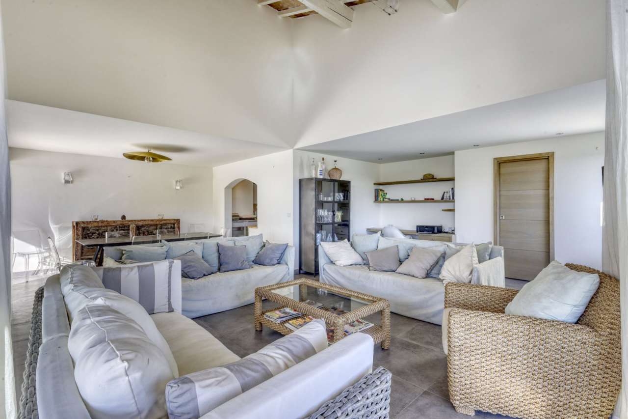 Superb 4 bedroom home,which is ideally situated right in the heart of a sec