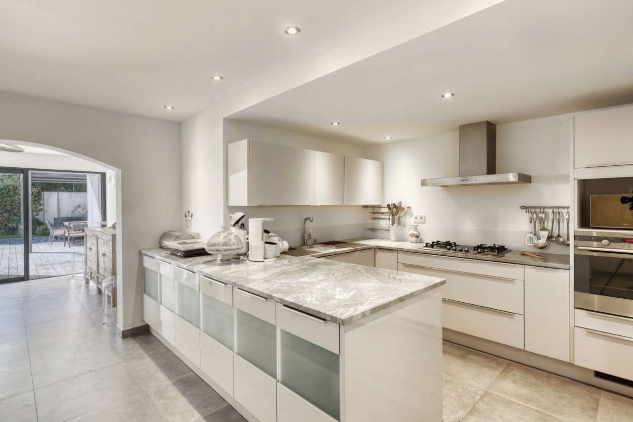 Superb 4 bedroom home,which is ideally situated right in the heart of a sec