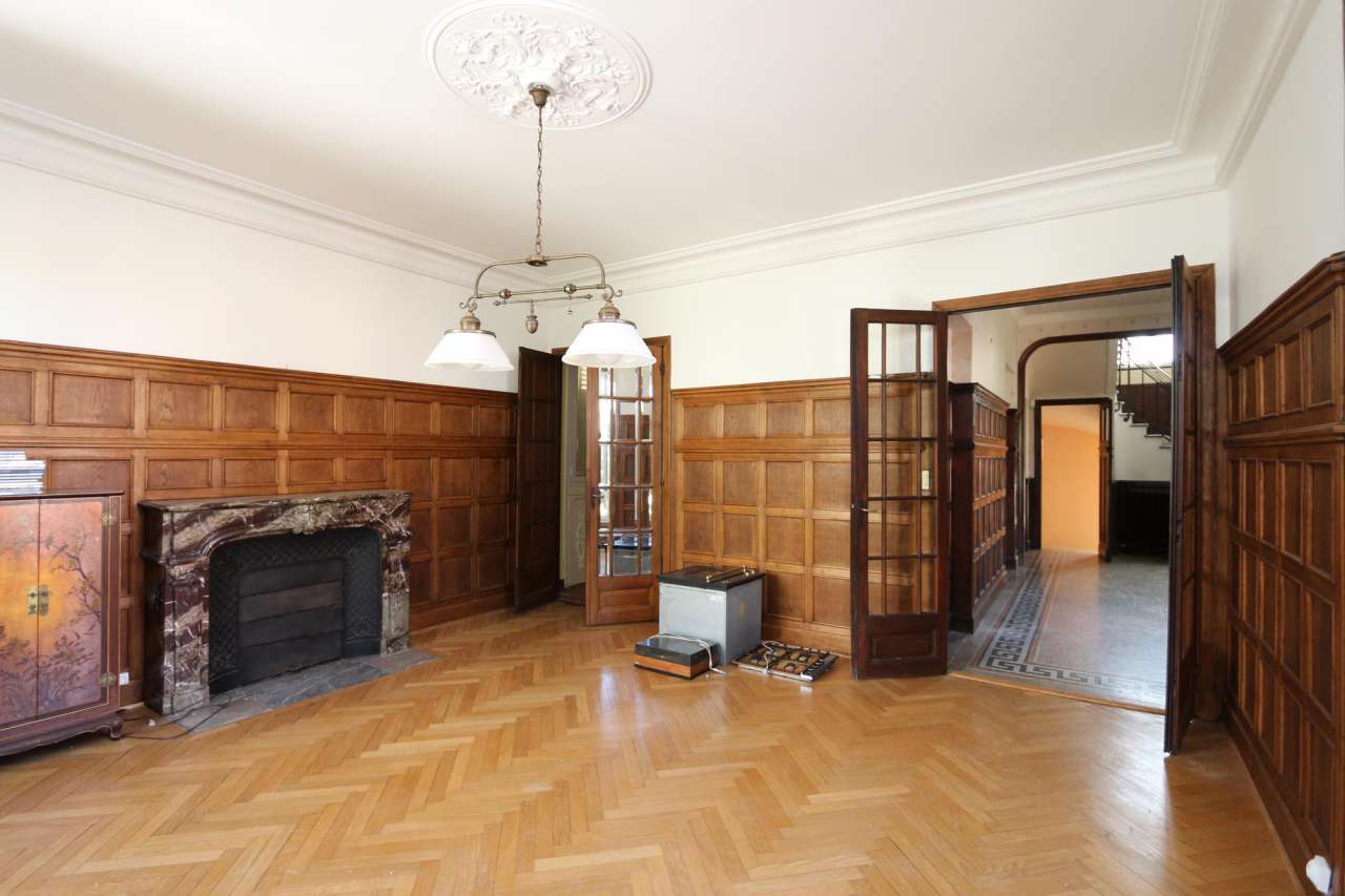 Beautiful 3 storey, 4 bedroom bourgeois and elegant house with garden, loca