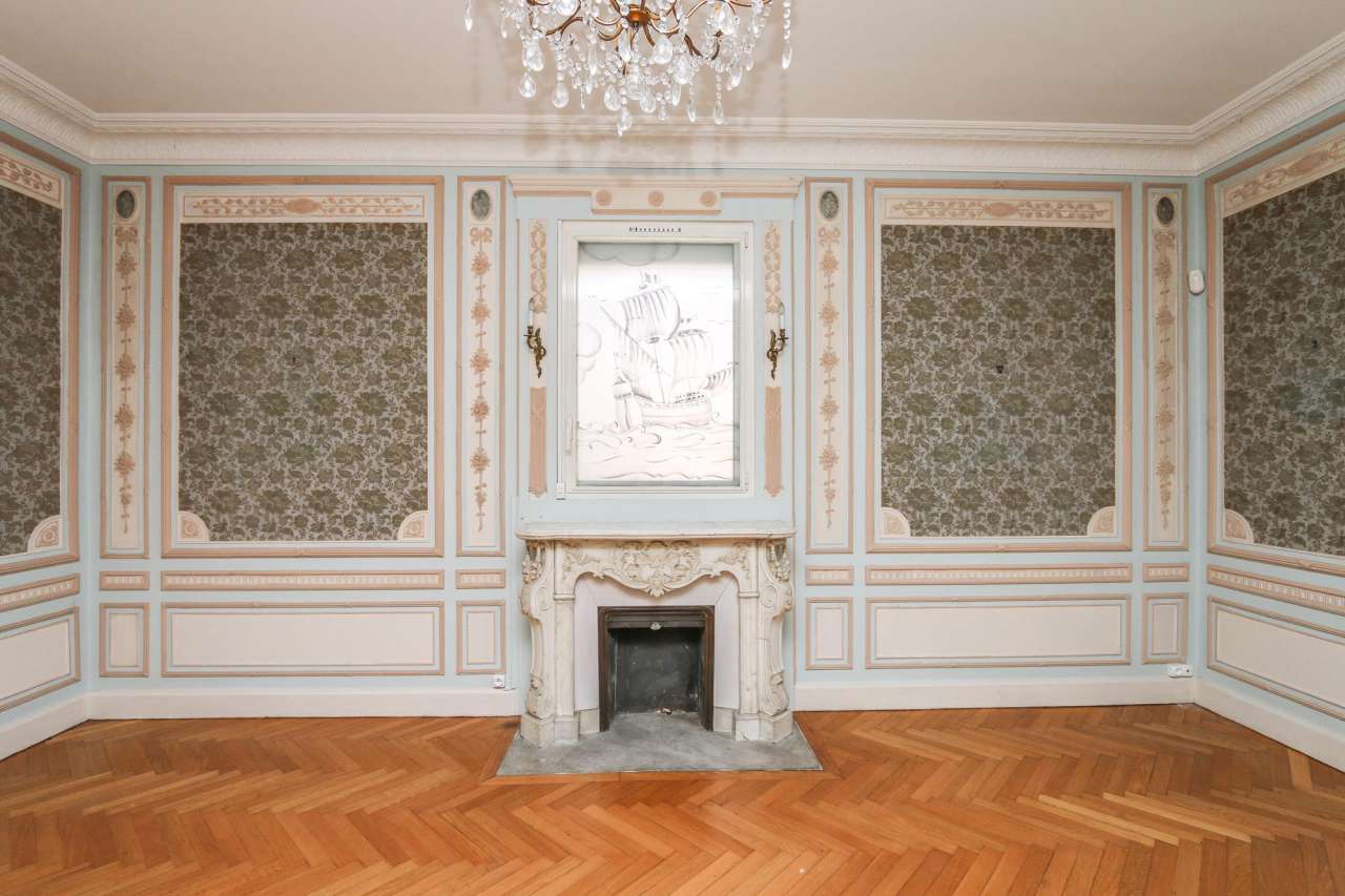 Beautiful 3 storey, 4 bedroom bourgeois and elegant house with garden, loca