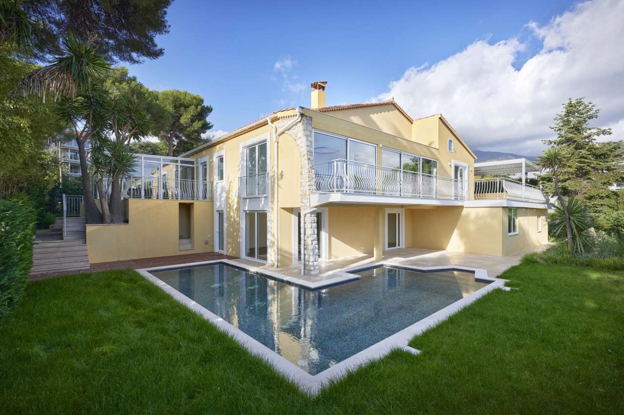 Beautifully renovated, outstanding 4 bedroom luxury villa with pool and gar