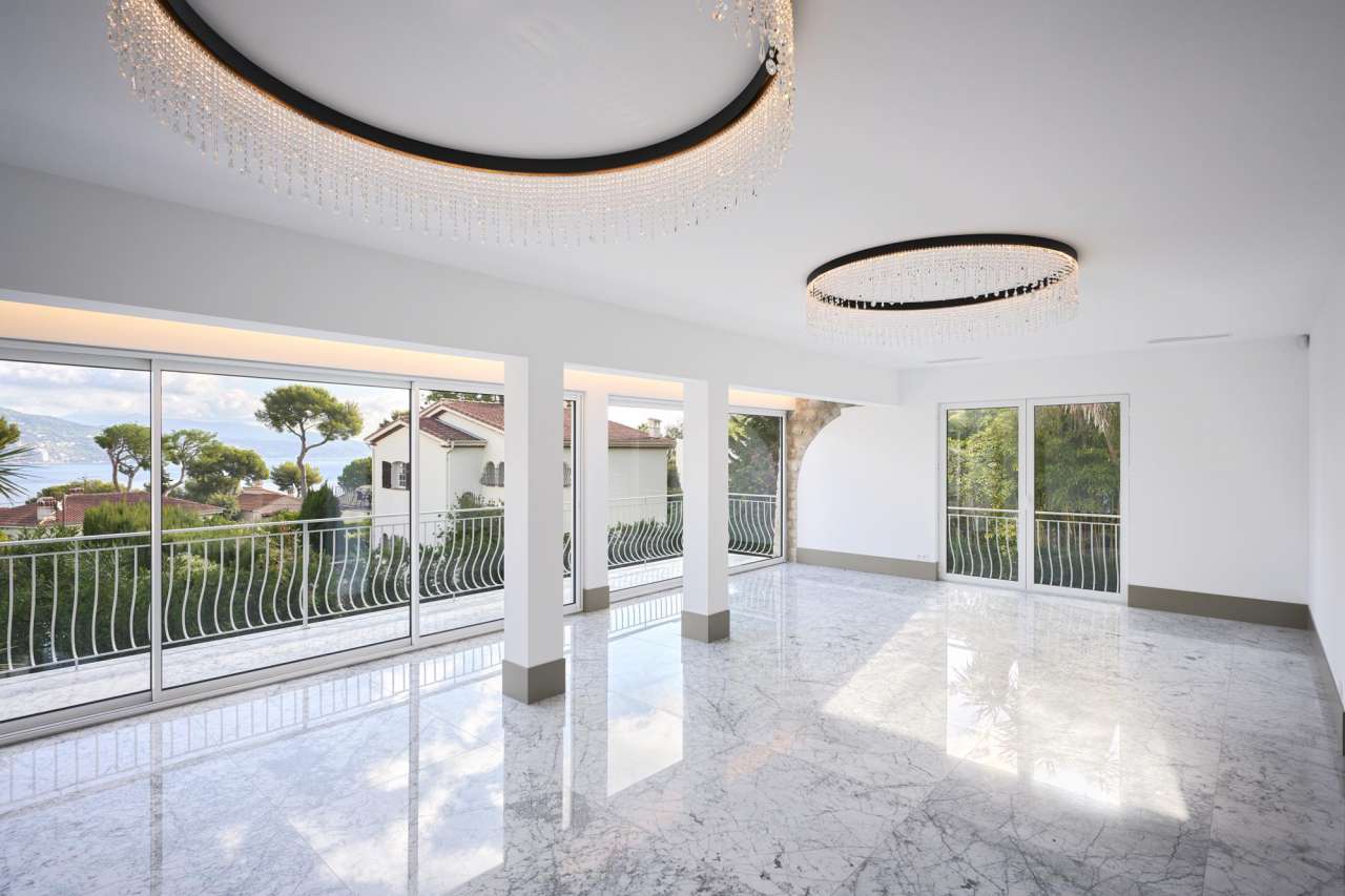 Beautifully renovated, outstanding 4 bedroom luxury villa with pool and gar