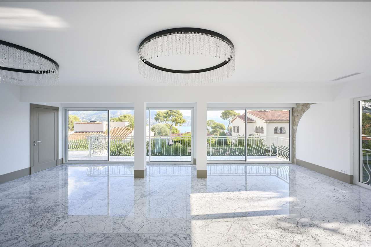 Beautifully renovated, outstanding 4 bedroom luxury villa with pool and gar