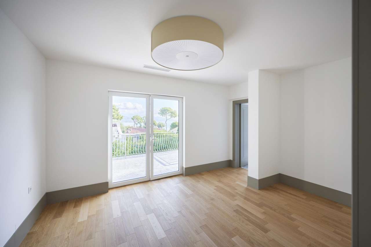 Beautifully renovated, outstanding 4 bedroom luxury villa with pool and gar