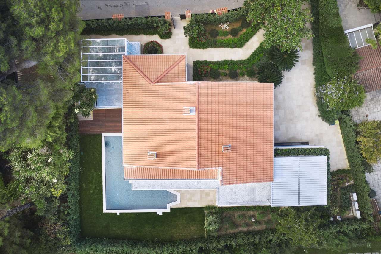 Beautifully renovated, outstanding 4 bedroom luxury villa with pool and gar