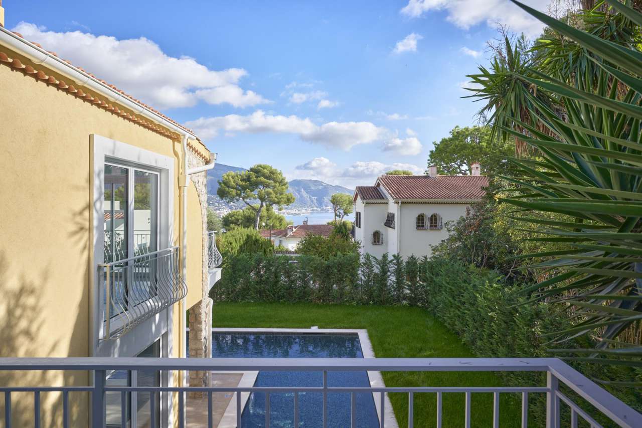 Beautifully renovated, outstanding 4 bedroom luxury villa with pool and gar