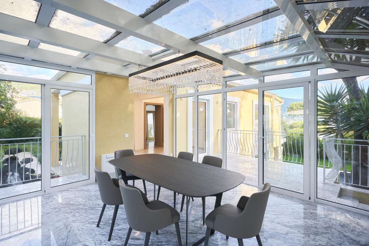 Beautifully renovated, outstanding 4 bedroom luxury villa with pool and gar