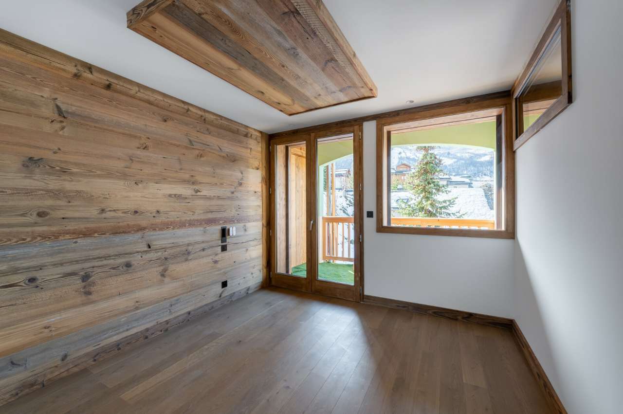 ~With stunning mountain views and situated within a new quiet residence in