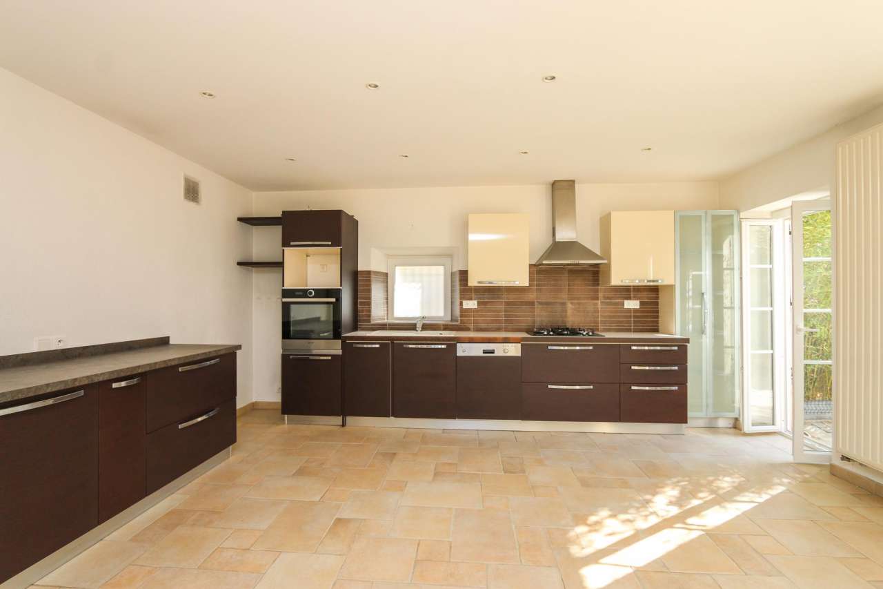 Charming townhouse with in the heart of the village of Saint Jean, located