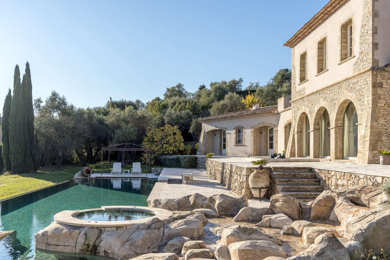 With a sumptuous blend of Provencal character with impressive architecture