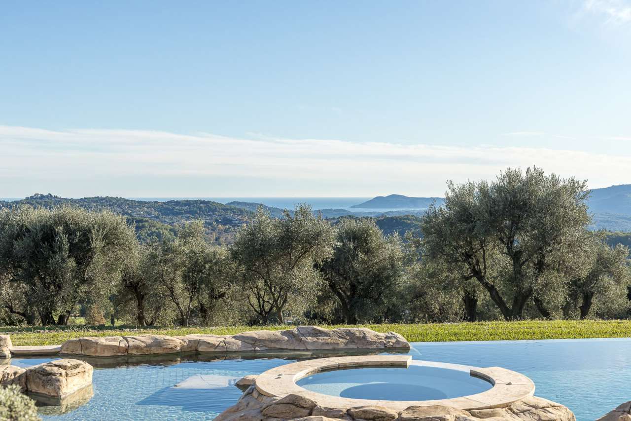 With a sumptuous blend of Provencal character with impressive architecture