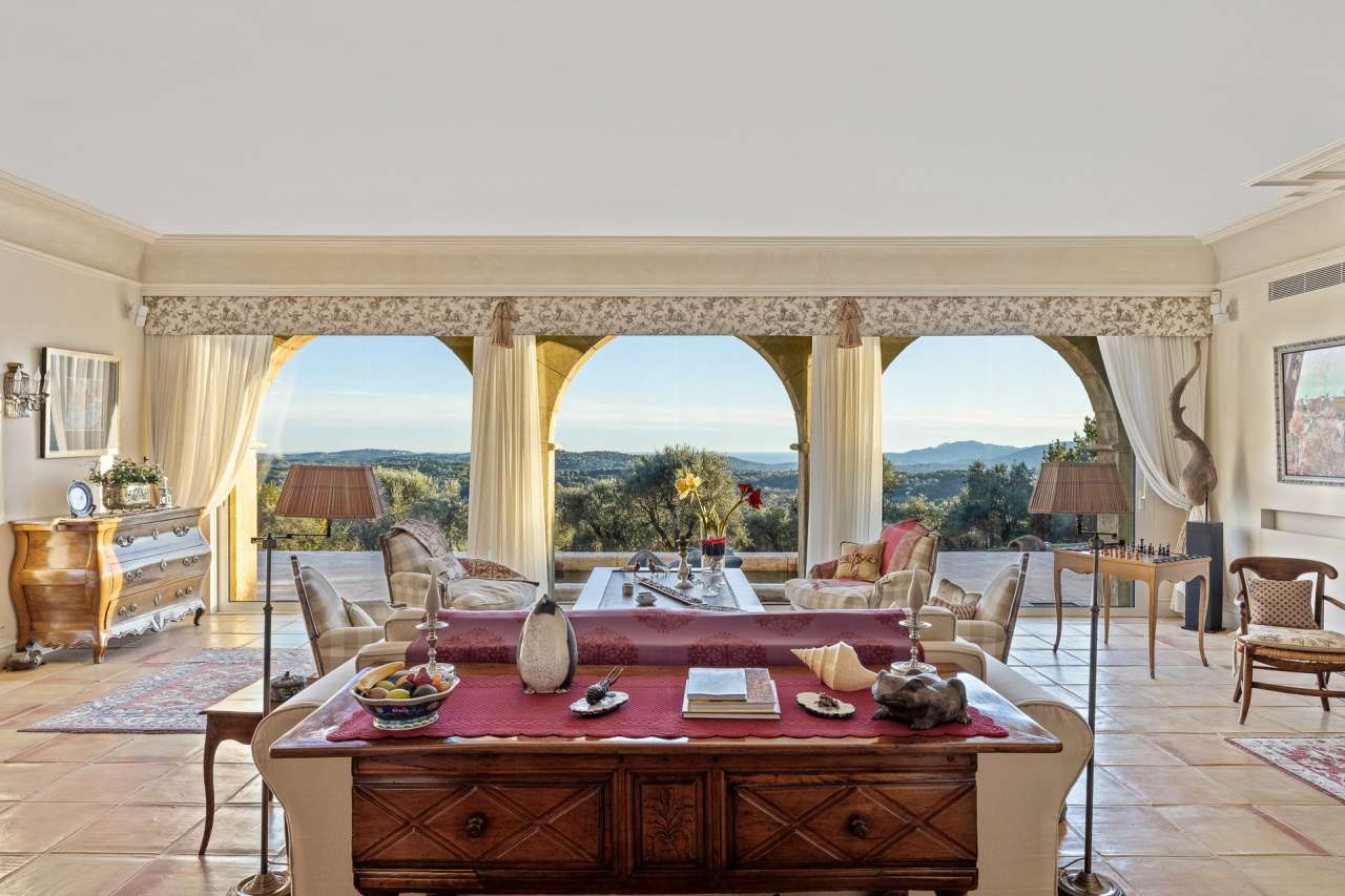 With a sumptuous blend of Provencal character with impressive architecture