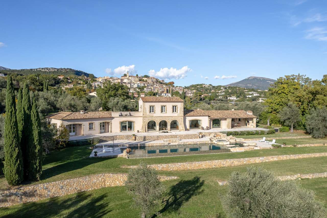 With a sumptuous blend of Provencal character with impressive architecture