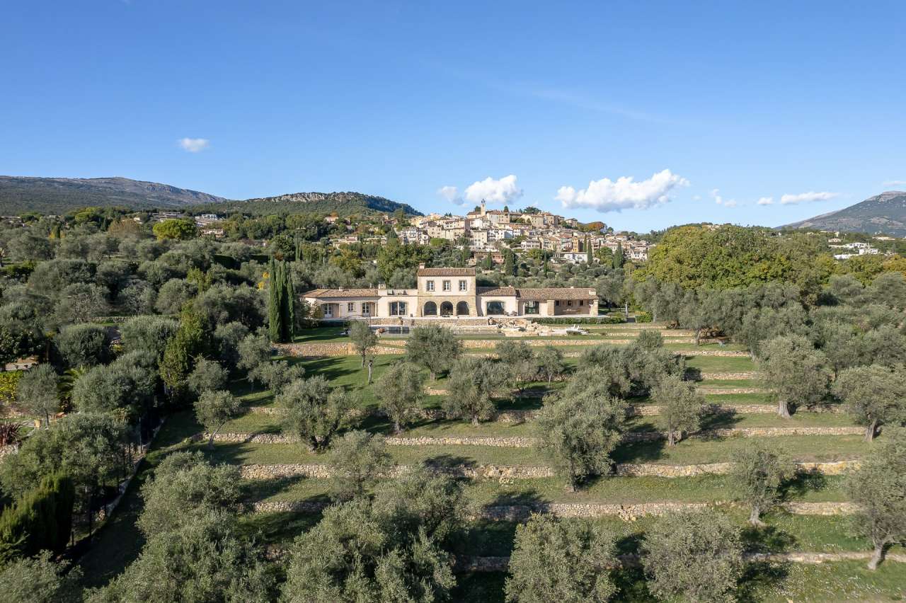 With a sumptuous blend of Provencal character with impressive architecture