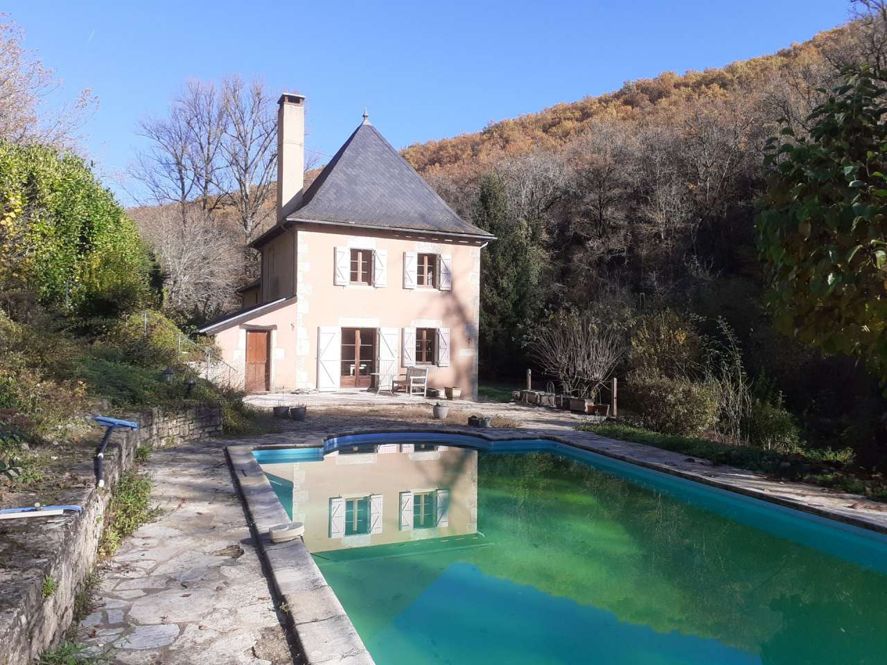 Beautifully renovated and full of character and charm, this beautiful 3 bed