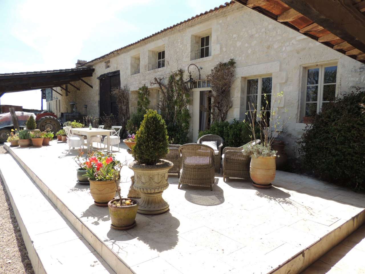 Wonderful opportunity to acquire a beautiful 3 bedroom house with separate