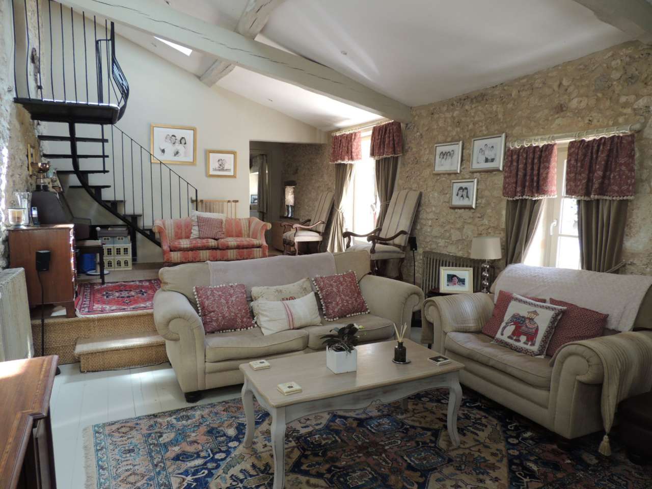 Wonderful opportunity to acquire a beautiful 3 bedroom house with separate