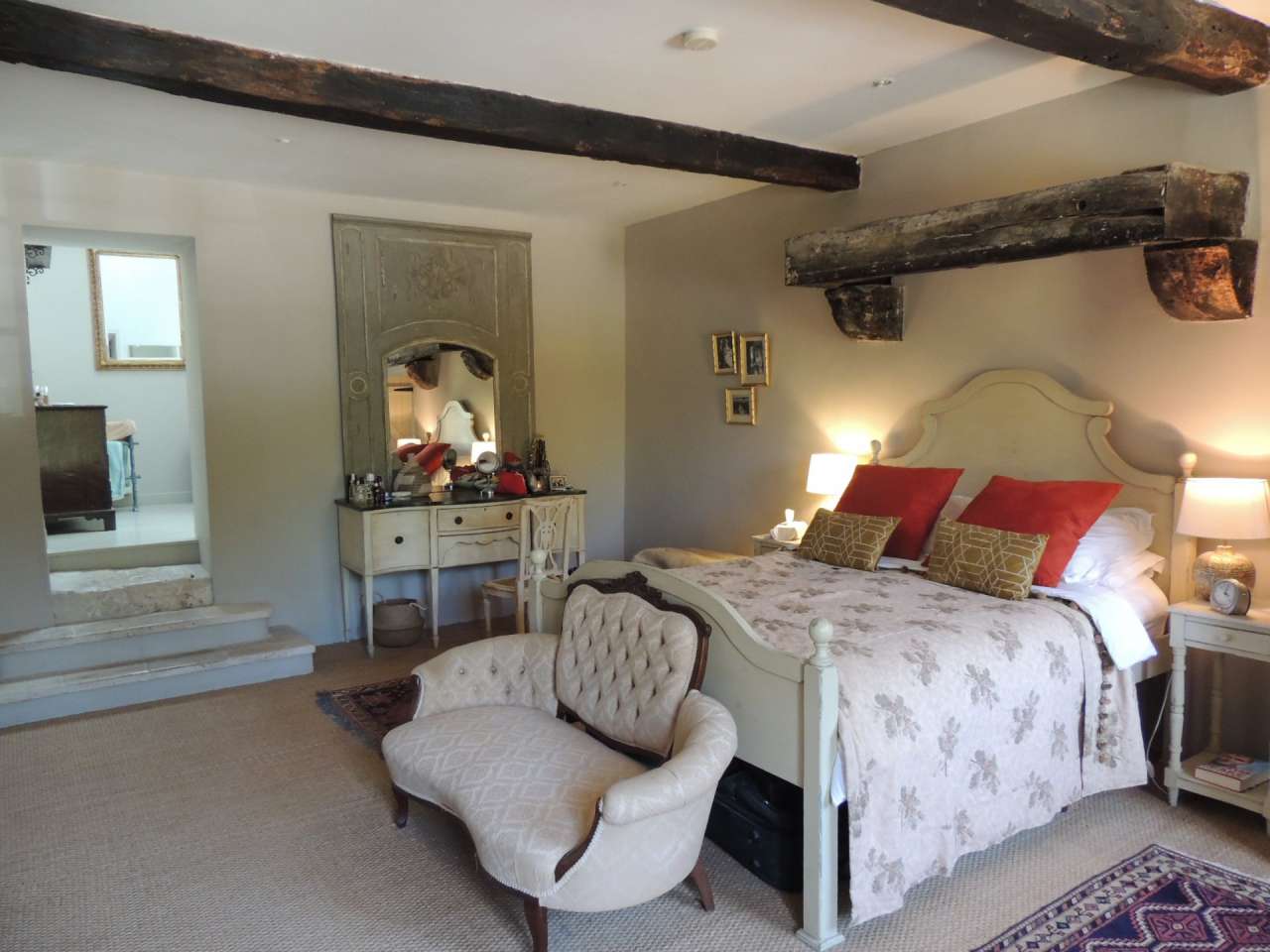 Wonderful opportunity to acquire a beautiful 3 bedroom house with separate