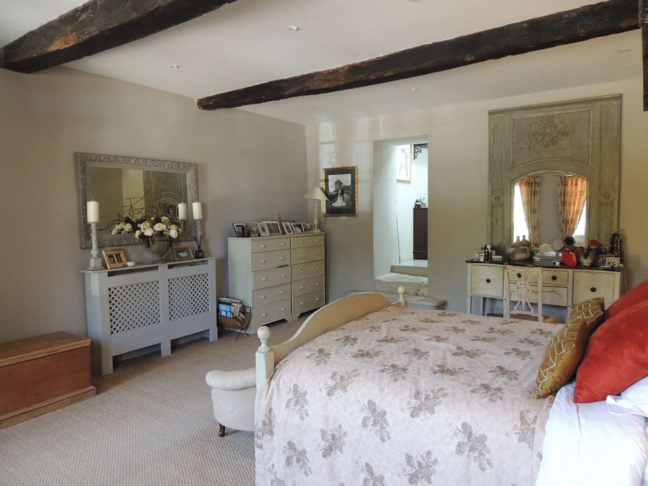 Wonderful opportunity to acquire a beautiful 3 bedroom house with separate