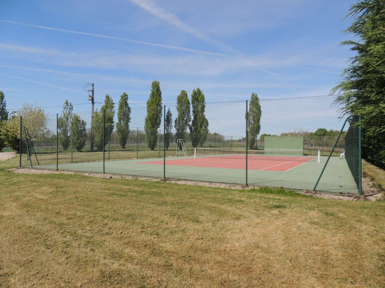 Wonderful opportunity to acquire a beautiful 3 bedroom house with separate