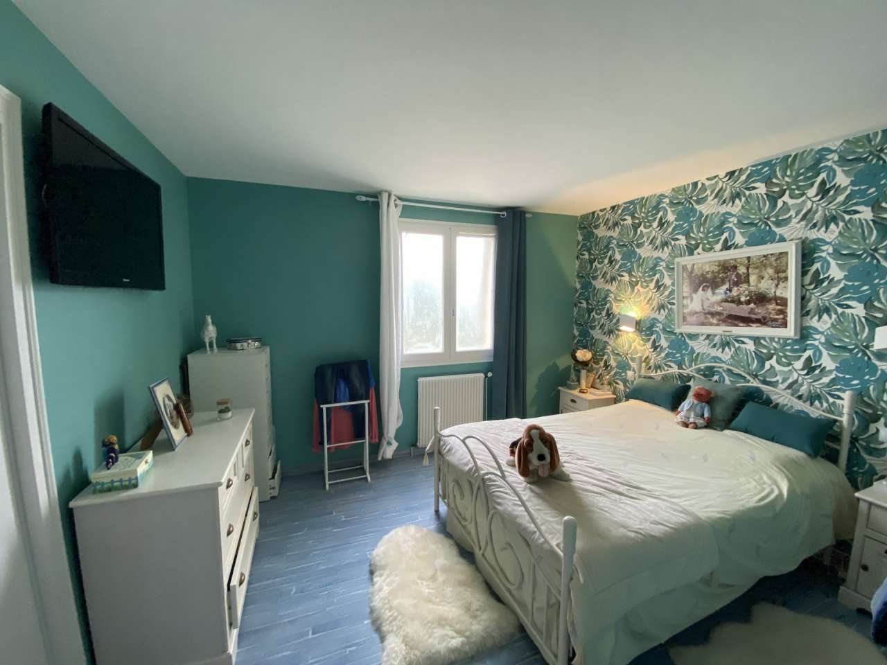 Full of character and charm and ideally situated in a quiet hamlet close to