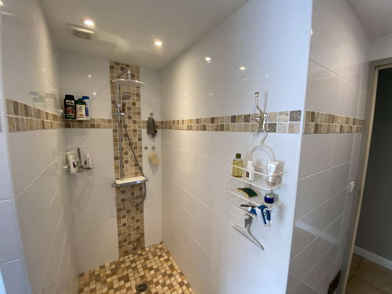 Full of character and charm and ideally situated in a quiet hamlet close to