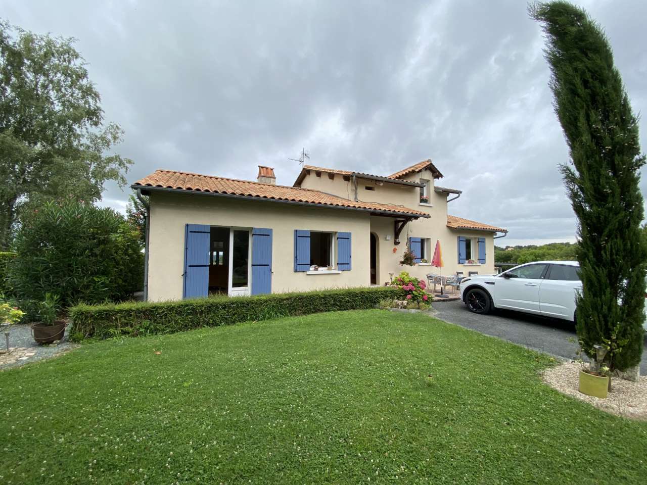 Full of character and charm and ideally situated in a quiet hamlet close to