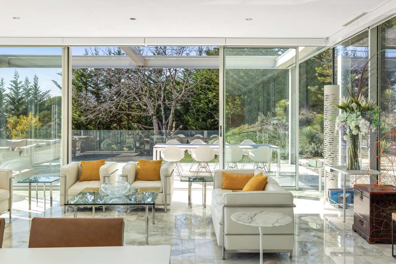 Ideally situated in a quiet and private setting, with simply stunning 180 d