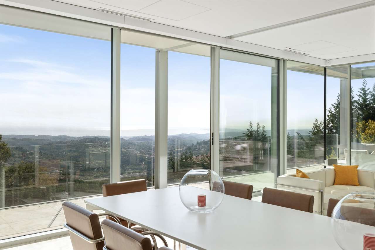 Ideally situated in a quiet and private setting, with simply stunning 180 d