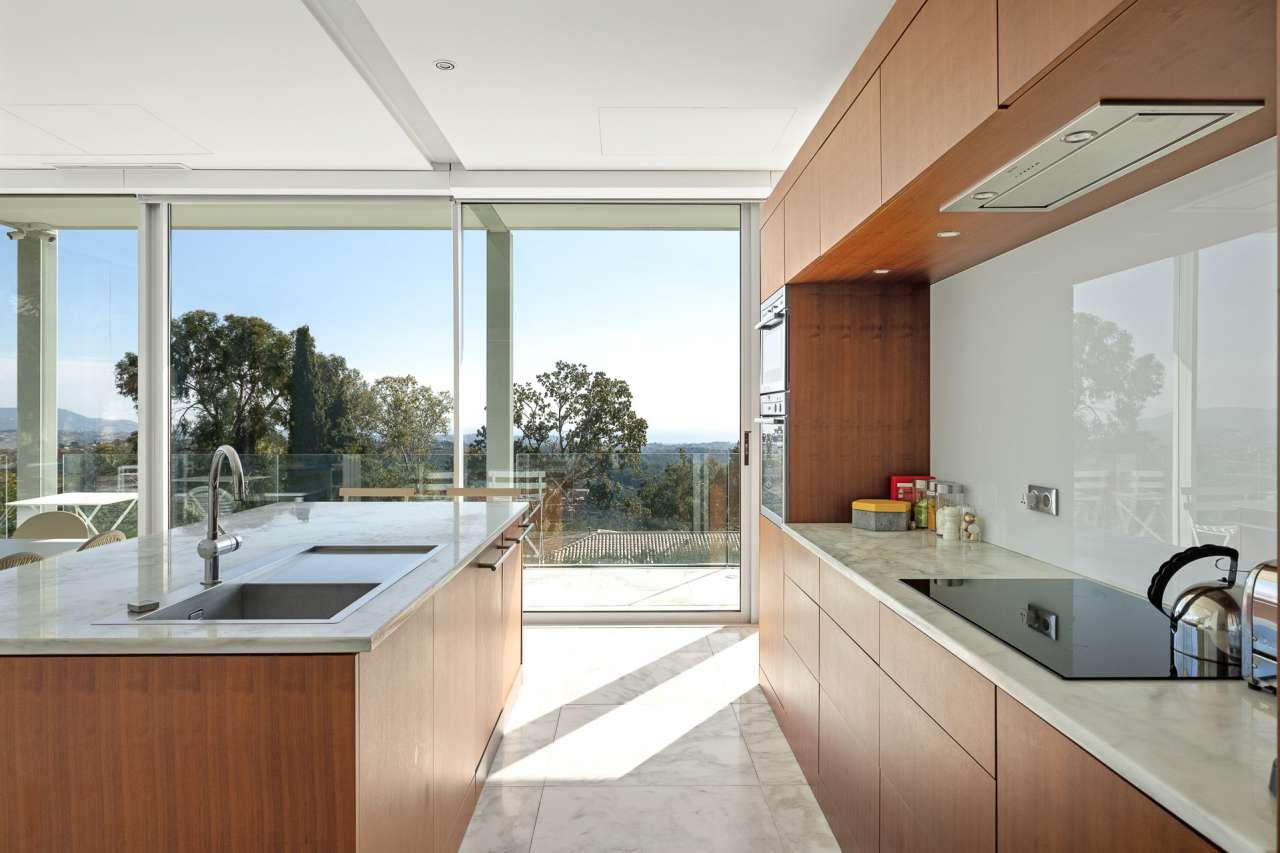 Ideally situated in a quiet and private setting, with simply stunning 180 d