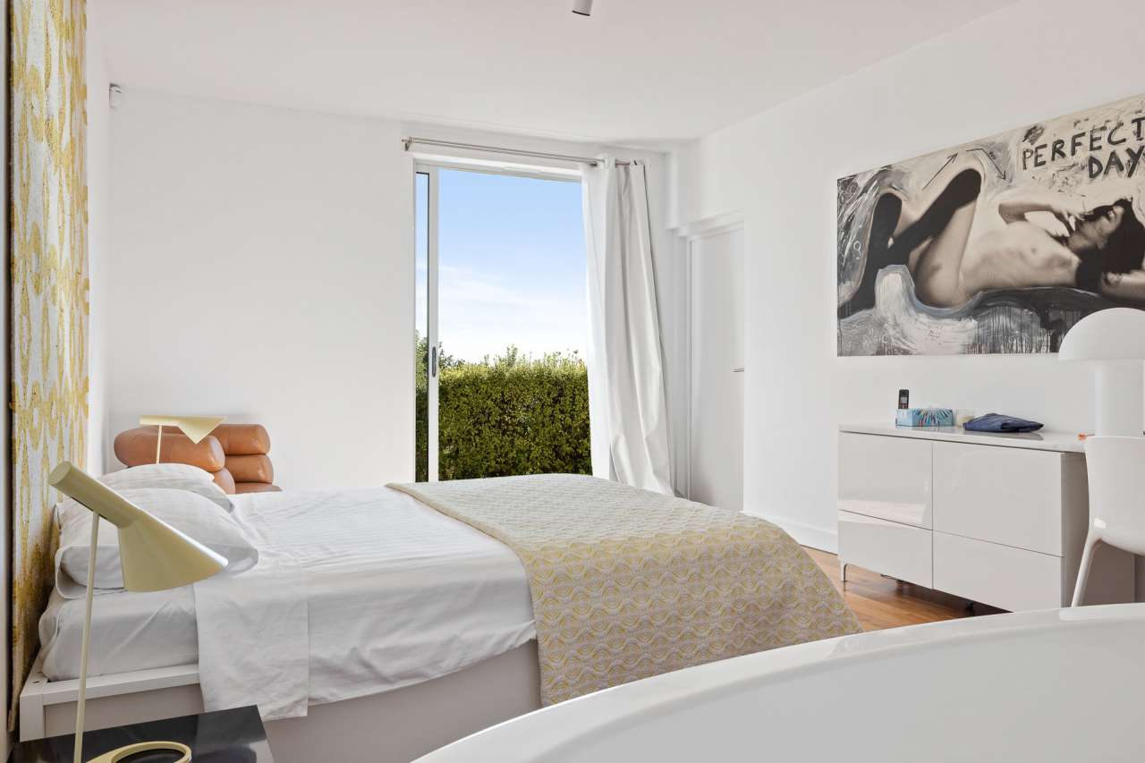 Ideally situated in a quiet and private setting, with simply stunning 180 d