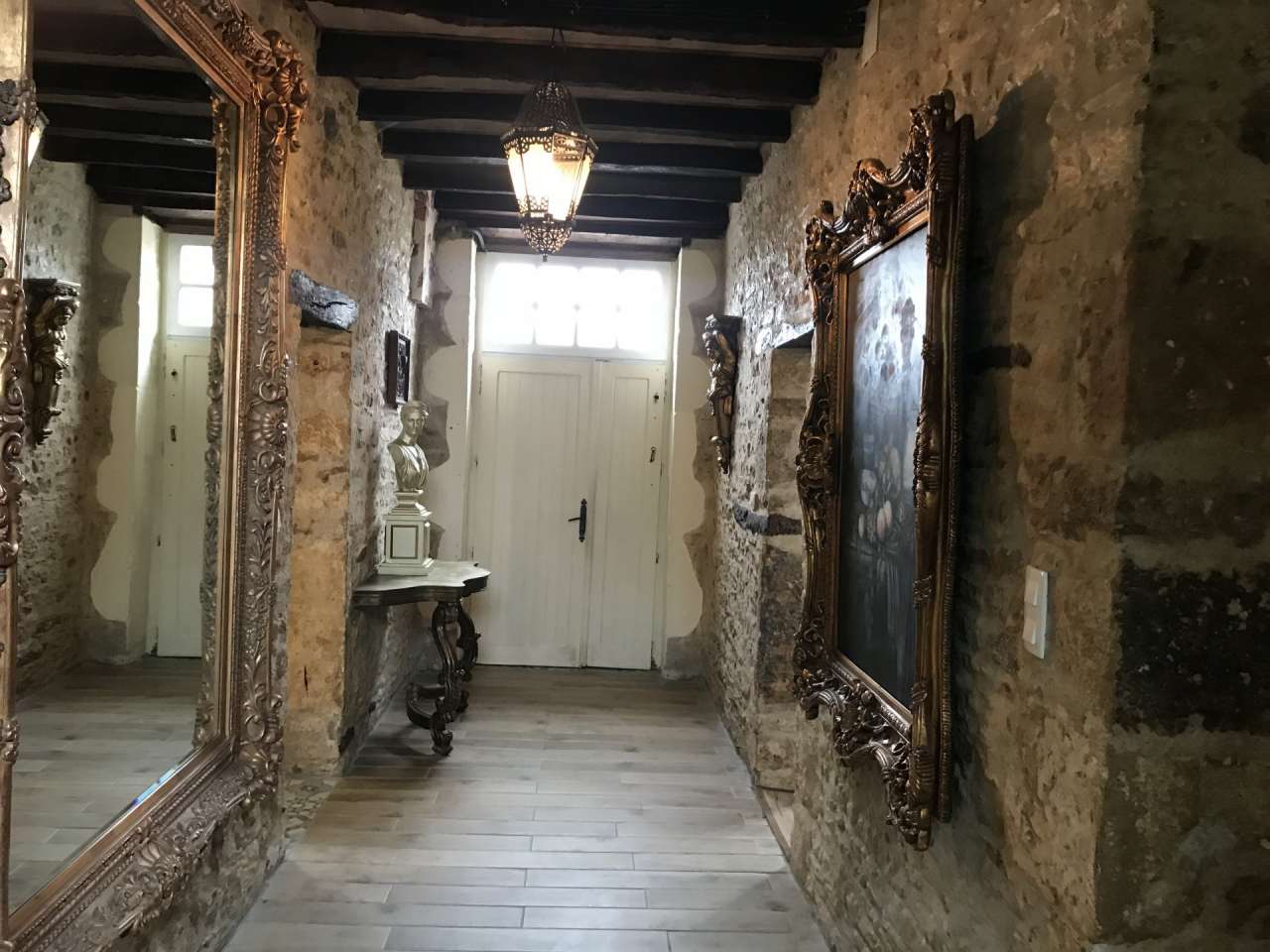 An elegant and historic character property with annex, paddock and excellen