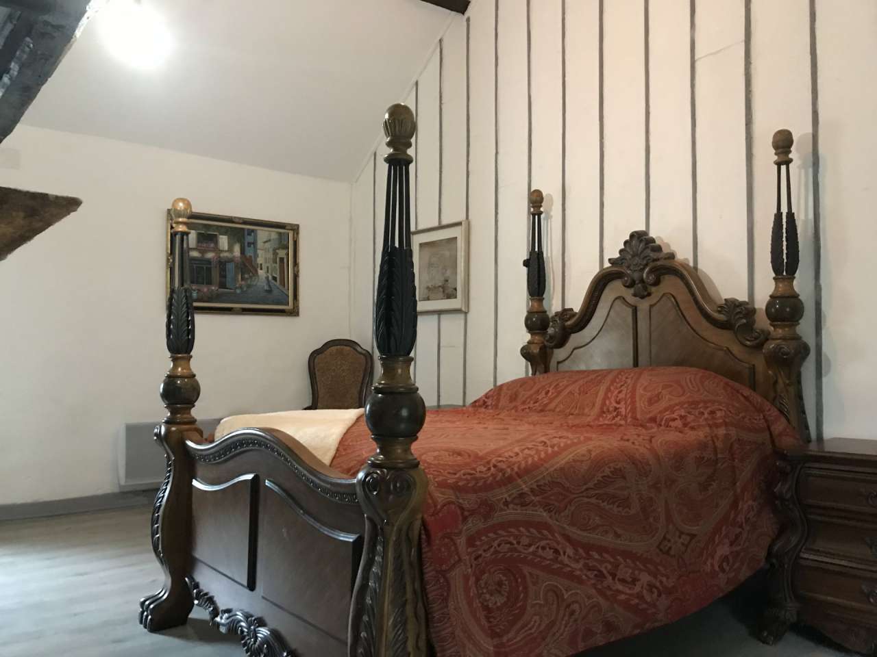 An elegant and historic character property with annex, paddock and excellen